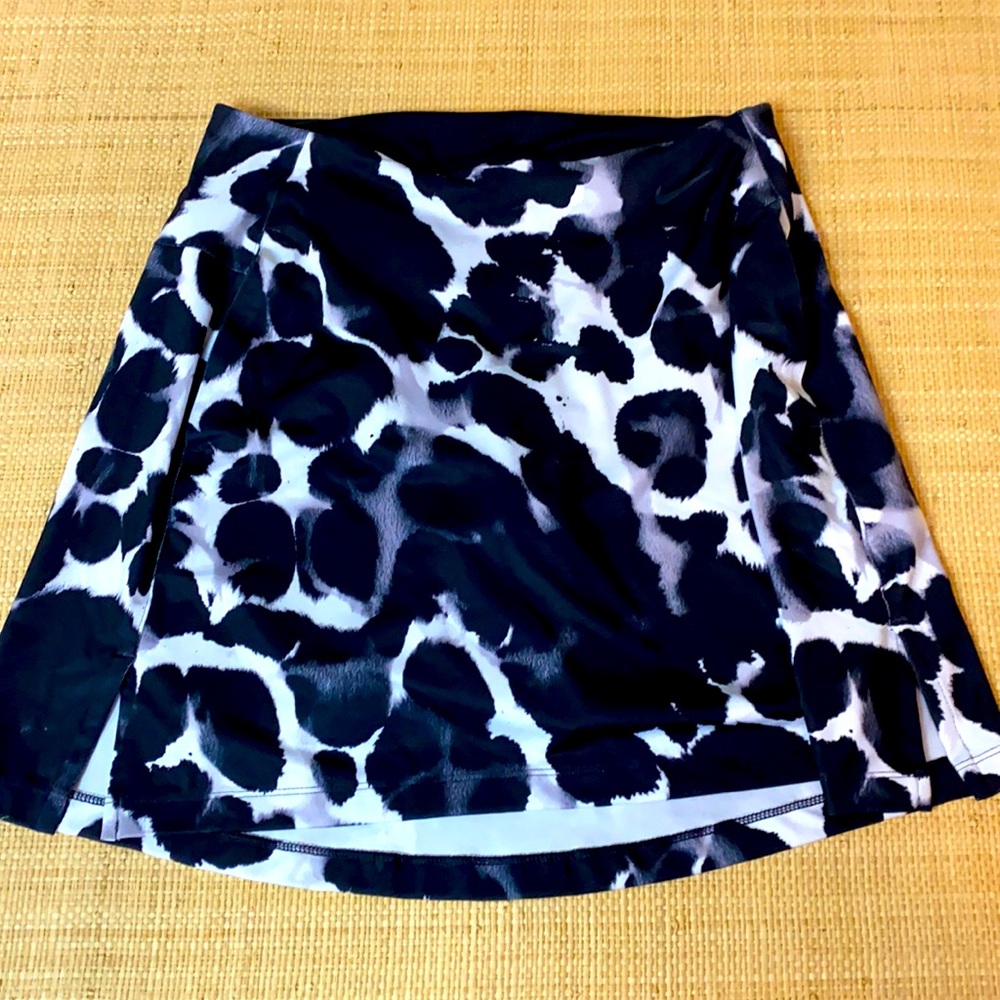 Women’s Nike Dri-Fit Standard Fit Golf Skort Small